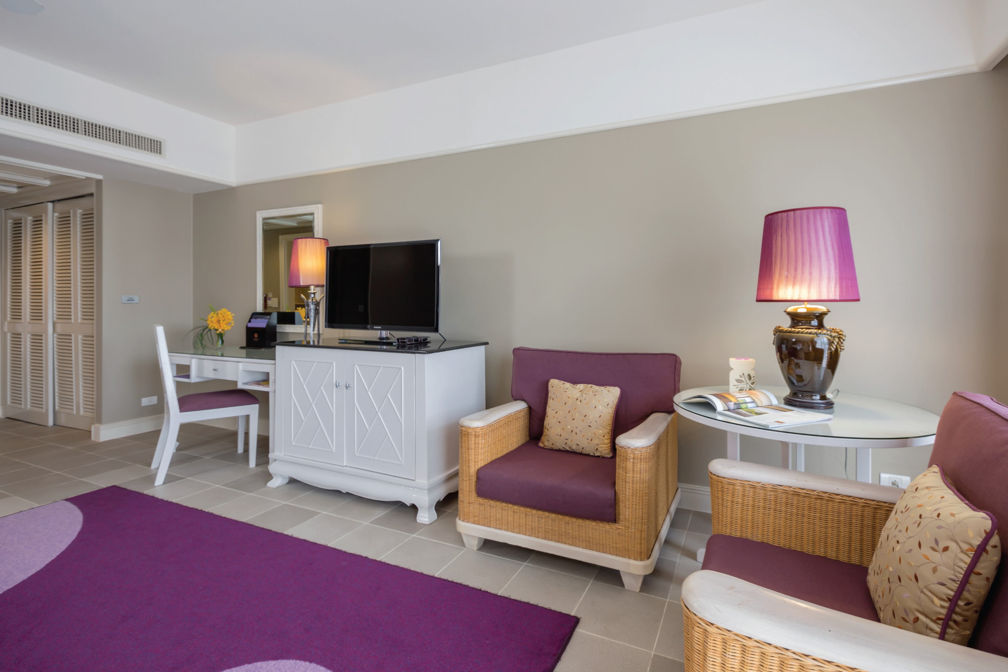 Laguna Beachfront room twin-king